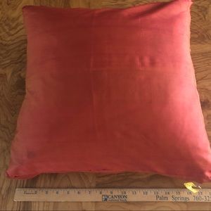 Accents - ๐๐100% silk bundle (2) 16โ x 16โ ea pillow cover Accents - ๐๐100% silk bundle (2) 16โ x 16โ ea pillow cover